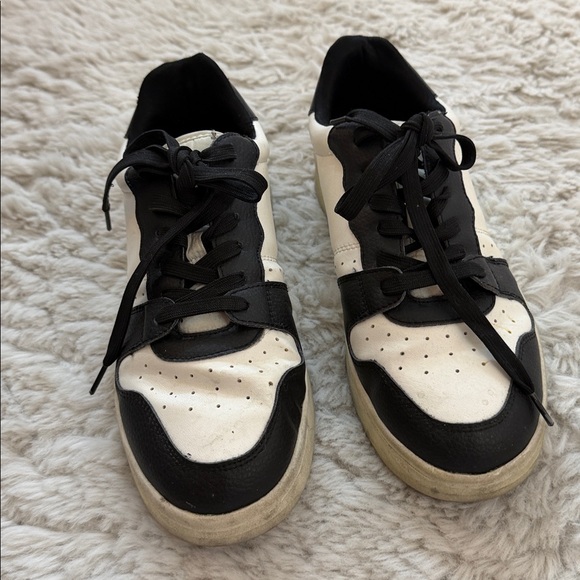 H&M Black and White Leather Sneakers - Picture 5 of 6